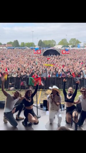 Zé Amaro Instagram - Obrigado queridos Emigrantes 🇵🇹
Não tenho palavras que possam exprimir o que sinto 🤍 o 2º Festival do Emigrante em Herblay foi um enorme sucesso, foram 40 000 vozes a cantar em Português 🇵🇹 #frança #festival #herblay