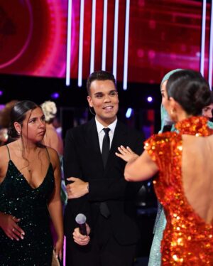 Zé Lopes Instagram - Pequenos momentos daquilo que foi apresentar a emissão “Big Brother - A festa”. 🥳 
E agora que o jogo acabou, só espero, de coração,  que os 25 concorrentes tenham uma vida muito feliz e próspera. ❤️
Destas imagens, qual é a vossa favorita? 😎
