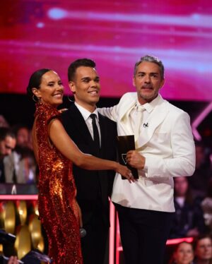 Zé Lopes Instagram - Pequenos momentos daquilo que foi apresentar a emissão “Big Brother - A festa”. 🥳 
E agora que o jogo acabou, só espero, de coração,  que os 25 concorrentes tenham uma vida muito feliz e próspera. ❤️
Destas imagens, qual é a vossa favorita? 😎