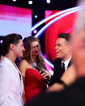 Zé Lopes Instagram - Pequenos momentos daquilo que foi apresentar a emissão “Big Brother - A festa”. 🥳 
E agora que o jogo acabou, só espero, de coração,  que os 25 concorrentes tenham uma vida muito feliz e próspera. ❤️
Destas imagens, qual é a vossa favorita? 😎