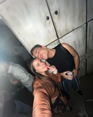 Zé Lopes Instagram - Voltar a Coimbra com os amores que esta cidade me deu é sempre mágico. E voltar como embaixador da melhor queima das fitas do país torna tudo ainda mais especial. As melhores noites voltaram ao parque da canção e ontem com LOTAÇÃO ESGOTADA! Só quem esteve presente sabe o ambiente que se viveu! Épico épico épico! 
Hoje estou novamente à vossa espera para construirmos memórias felizes juntos. Para isso podem comprar os bilhetes aqui: aac.bol.pt
Até logoooo! Cheguem cedo que o @nininhovazmaia_ vai arrasar muitoooo ❤️💃
#parceria @queimadasfitascoimbra