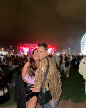 Zé Lopes Instagram - Voltar a Coimbra com os amores que esta cidade me deu é sempre mágico. E voltar como embaixador da melhor queima das fitas do país torna tudo ainda mais especial. As melhores noites voltaram ao parque da canção e ontem com LOTAÇÃO ESGOTADA! Só quem esteve presente sabe o ambiente que se viveu! Épico épico épico! 
Hoje estou novamente à vossa espera para construirmos memórias felizes juntos. Para isso podem comprar os bilhetes aqui: aac.bol.pt
Até logoooo! Cheguem cedo que o @nininhovazmaia_ vai arrasar muitoooo ❤️💃
#parceria @queimadasfitascoimbra