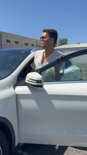 Zé Lopes Instagram - Mês novo, carrinho novo. ❤️
No dia mundial da criança , é assim que se faz uma criança feliz. 
Já sabem que este automóvel e outros igualmente incríveis podem ser vossos apenas no @stand_potencia_car e com condições inacreditáveis. Visitem a página deles e percebam ao que me refiro. 😍
E agora vou fazer-me à estrada em segurança que amanhã temos Somos Portugal em direto de Vila Real. 
#parceria