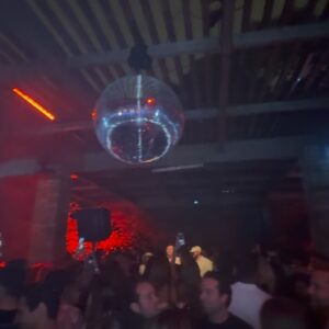 Zé Lopes Instagram - A vida é o que quisermos fazer dela. E eu escolhi fazer da minha vida, uma festa. Nesta festa, apesar das entradas serem rigorosas, quem entra, já não sai. E tenho sorte de ter encontrado, ao longo dos anos, os melhores convidados. Vejam o último vídeo deste carrossel para perceberem do que estou a falar. 😉
E vocês, o que escolheram fazer das vossas vidas? ❤️