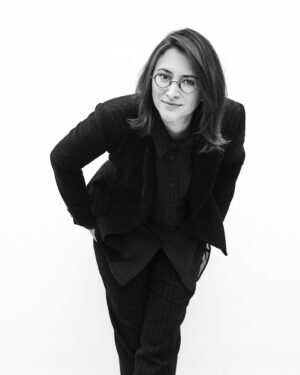 Zelda Williams Instagram - I’m not sure precisely when I started to look like an impish English professor who moonlights as a wizard but I’m definitely ok with it. 

Photo by the lovely @shayan.asgharnia
Hair and MU by @nancileesantos and @kmannmakeup
