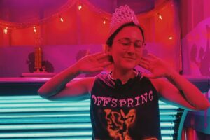 Zelda Williams Instagram - Another Lisa Frankenstein BTS bunch, in honor of it being available online ♥️ For those asking over the last couple days, the 80’s portrait studio photos of the family (you can see @lizasoberano’s here) were originally going to be used for a fun credit montage, but it didnt end up making it in! Hopefully I can post them all one day, they’re so fun. The pup you see featured in them was also never in the movie, that’s actually Woody, who belongs to @paulahuidobro! ♥️ He was the honorary set mascot.