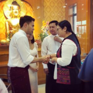 Zenn Kyi Instagram - အကိုအသက်ဘေးမှလွတ်ပါစေ.. မိသားစုနဲ့ပြန်လည်ဆုံစည်းနိုင်ပြီး အကိုတို့လိုချင်တဲ့အနာဂါတ်မျိုးမှာ အေးချမ်းတဲ့ဘဝကိုတစ်သက်လုံးနေသွားနိုင်ပါစေ.. အကိုတို့ အမတို့ ပင်ပန်းလှပါပြီ.. 
#freekojimmy