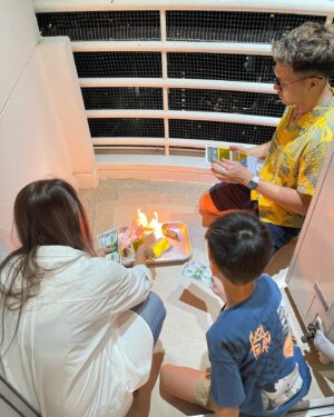 Zenn Kyi Instagram - နှစ်သစ်ကူးညက တရုတ်ရိုးရာကန်တော့ 🐇💛🙏🧧🥮🥠🥢