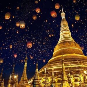 Zenn Kyi Instagram - On Thadingyut day, I pray that all the families that are separated reunite very soon. ❤️🙏❤️

Photo credit