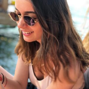 Zeynep Anıl Tatdıran Instagram - Yorganın altında Arya’nın uyanmasını beklemiyomuşum gibi 👆🏻
