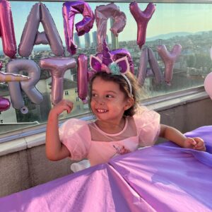 Zeynep Anıl Tatdıran Instagram - Arya 4 yaşında 🩷