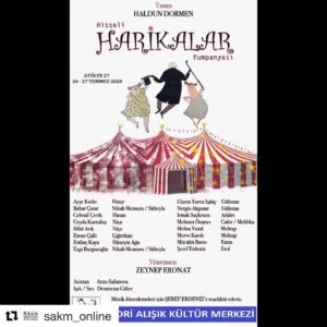 Zeynep Eronat Instagram - İşte bu da afişimizdi🥰🥰🥰Pek neşeli, cıvıl cıvıl,rengarenkti benim çocuklarım..Ben hocalarımdan ne öğrendiysem onlara da öğretmeye çalıştım..Artık mezun oldular....Yolunuz açık,şansınız bol olsun çocuklarım..Doğruyu-yanlışı biliyorsunuz artık..Her şey hayal ettiğiniz gibi olsun..Hepinizi çok seviyorum ilk gözağrılarım benim ❤️❤️❤️ @sakm_online #tiyatro #alkış #mezuniyet #öğrenci #eğitim #atölye27 #heyecan #tiyatroaşkı #sahne #seyirci