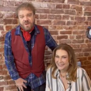 Zeynep Eronat Instagram - Bugün “bi ondan bi bundan” programında sevgili biricik Atila Atasoy ile Ufuk Ağca Ve Şebnem Özinal ın konuğuyduk..Haftaya Ulusal kanaldayız👍👍👍Muhteşem Karaköy Mahkeme Lokantasında çektik..Nasıl bir ağırlanmak nasıl bir eski dostlar kavuşmasıydı anlatamam..Ne güzel bir gündü❤️❤️❤️🧿🧿🧿