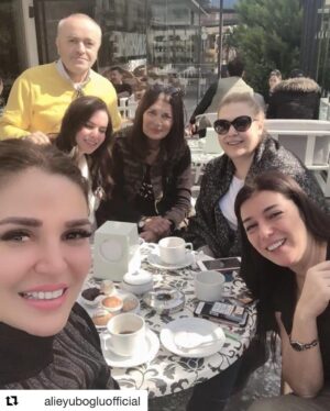 Zeynep Eronat Instagram - #Repost @alieyubogluofficial with @get_repost
・・・
Elveda Alanya... Şimdi İzmir var sırada...
Müge Ulusoy'un yaş gününü kutladık ve Alanya'dan çıktık yola. Antalya Havalimanı'ndan doğru İzmir Adnan Menderes Havalimanı'na...
Akşam bir oyun izleyip, sabah 07:00 uçağıyla @magazinnoteri 'nin canlı yayını için gideceğim İstanbul'a...
#mügeulusoy #zeyneporanat #şerifsezer #yüzleşme @muge_ulusoy @zeynep_eronat @serifsezer