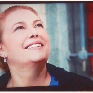 Zeynep Eronat Instagram - Bir başka macerada görüşmek dileğiyle şimdilik hoşçakalın...#yüzleşmeresmi #dizi #tcompany  #tv #kanald #alanya #set #final  #veda