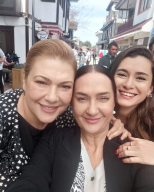 Zeynep Eronat Instagram - Güzel kızım benim..Allahın hakkı üçtür Hande 😁😁😁❤️❤️