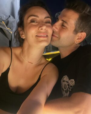 Zeynep Kızıltan Instagram - Anakara çıkartması @muzikhaller ekibiyle🫧🌟🫶🏻