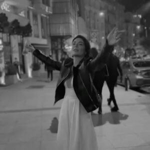 Zeynep Kızıltan Instagram - Bir Beyoğlu Gecesi🍾2.10.21
🎥 @aysegulkaracan