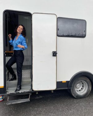 Zeynep Kızıltan Instagram - “Aile” yarın akşam final yapıyor…Çok ani ama çok keyifli bir set tecrübesiydi benim için,harika insanlarla çalışma fırsatım oldu umarım aynı hızda tekrar kavuşuruz güzel ekip…Doktor Neslihan hoşçakal🥹🙏🏻 @cemtatlitugmanagement @ailetvdizi @ayyapim @nevragenelioglu @kivanctatlitug @serenayss @cemtoluay @showtv sonsuz teşekkürlerimle…🤞🏻
