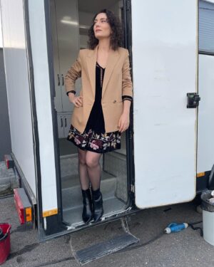 Zeynep Kızıltan Instagram - “Aile” yarın akşam final yapıyor…Çok ani ama çok keyifli bir set tecrübesiydi benim için,harika insanlarla çalışma fırsatım oldu umarım aynı hızda tekrar kavuşuruz güzel ekip…Doktor Neslihan hoşçakal🥹🙏🏻 @cemtatlitugmanagement @ailetvdizi @ayyapim @nevragenelioglu @kivanctatlitug @serenayss @cemtoluay @showtv sonsuz teşekkürlerimle…🤞🏻