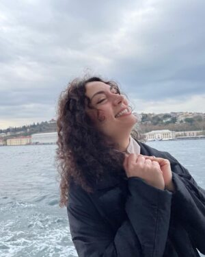 Zeynep Kızıltan Instagram - Only funny and not garbage🤿
w/ @canskyldz 🌊