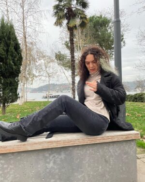 Zeynep Kızıltan Instagram - Only funny and not garbage🤿
w/ @canskyldz 🌊