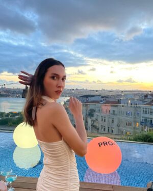 Zeynep Parla Instagram - Last night dump🧚🏼‍♀️