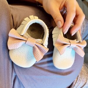 Zeynep Şarlıgil Instagram - 🎀🤍🎀 #kicks #bump #and #motherhoodrising