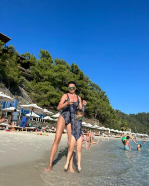 Zeynep Şarlıgil Instagram - Hikayede kalmasın oldu ortak karar 💙🧿🦋 #likemotherlikedaughter #Ela🧿