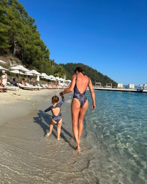 Zeynep Şarlıgil Instagram - Hikayede kalmasın oldu ortak karar 💙🧿🦋 #likemotherlikedaughter #Ela🧿