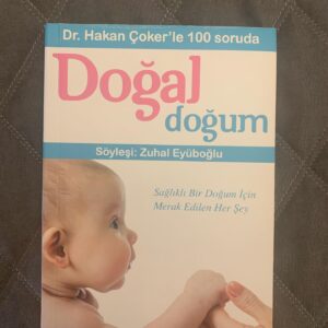 Zeynep Şarlıgil Instagram - Ben kitaplardan okuyarak araştırmayı, öğrenmeyi sevenlerdenim. Unutursam açıp bakmak kolayıma geliyor. Siz de benim gibi misiniz? Yana kaydırarak faydalandığım hamile kitaplarına bakabilirsiniz —>> #hamilelikkitapları #inamay @dr.selcuksomer @drhakancoker