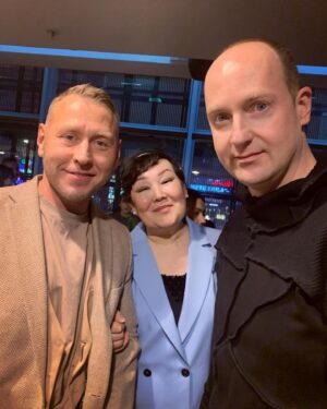 Zhanyl Asanbekova Instagram - Снимались в  кинокомедии «Тёща»😊❤️#актерыкухня#премьерафильма