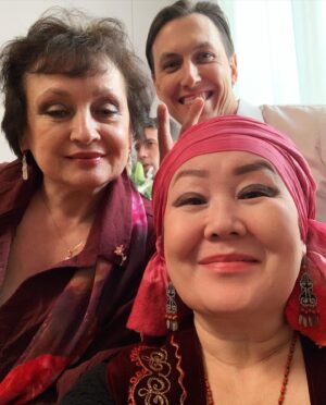 Zhanyl Asanbekova Instagram - Прекрасные воспоминания из съёмок сериала «Корни 2» на канале СТС.❤️#люблюсвоюработу#актрисатеатраикино#ярославль.