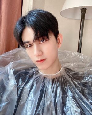 Zhu Zanjin Instagram - 💇