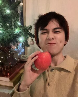 Zhu Zanjin Instagram - 🎄🍎