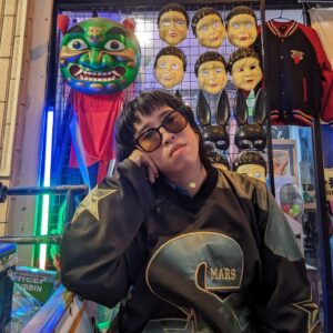 Zing Tsjeng Instagram - Taipei bangs because where else can you look at some smutty Chinese ceramics, eat at night markets, go for onsen and then buy streetwear all in a day 🌝 (don't worry the food is getting its own post)