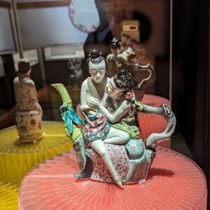 Zing Tsjeng Instagram - Taipei bangs because where else can you look at some smutty Chinese ceramics, eat at night markets, go for onsen and then buy streetwear all in a day 🌝 (don't worry the food is getting its own post)