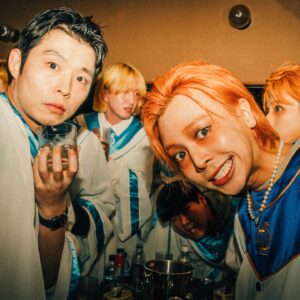 Zior Park Instagram - New album release party with my team @syndrome_z & my fans

thx to @makersmark_kr
