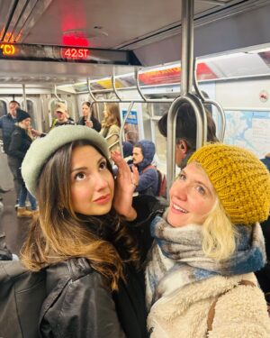 Zizi Strallen Instagram - Bits of December from this side of the pond and the other 🇺🇸❤️🇬🇧 

#travel #friends #love #family #dogsofinstagram #dog #robbiefairchild #newyork #happy #december #winter