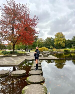 Zizi Strallen Instagram - Thanking the universe for beautiful friends and wonderful cities 🫶🇩🇪

#hamburg #friends #travel #germany #autumn #autumnfashion #beret #vagabond #marypoppins #light #rainbow #christmaspyjamas #vintageclothes #coffee #smiles #cocktails #tourist
