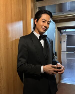 Zo In-sung Instagram - #청룡영화상 비하인드 🏆