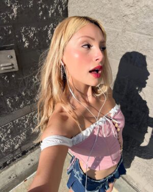 Zoey Luna Instagram - Sleeping beauty woke up.