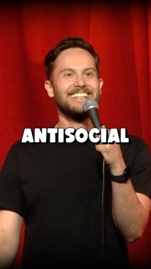 Zoltan Kaszas Instagram - Antisocial even in the Metaverse 🫣🥽👨‍💻

#metaverse #standupcomedy #relatable #antisocial 

✂️ by @nicoleclyons