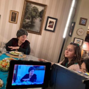 Zuhal Yalçın Instagram - Set günlüğü 🙂 @borasevercan  @sebnemozinal  @ziyakurkut @doruk.mirac.gunaydin  @mina.unsur  @adinkulceofficial ve tabi ki #minish 🥰🤗