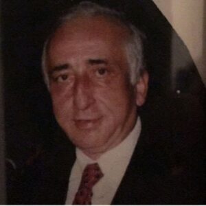 Zuhal Yalçın Instagram - Sensizliğin 22.yılı 😔  Nurlar da uyu Babacığım🌹. Seni çok seviyorum... çooook özledim😢Keşke ....Keşke ...