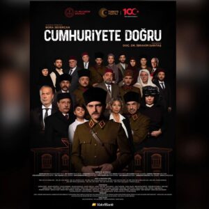 Zuhal Yalçın Instagram - Gazi Mustafa Kemal Atatürk'ün liderliği ve milletimizin kararlılığıyla kurulan Cumhuriyetimizin 100. yılında, Bakanlığımız tarafından Vakıfbank sponsorluğunda özel bir tiyatro oyunu hazırladık.

Cumhuriyetimizin kuruluşunu konu alan tiyatroda, 60 kişilik dev bir sanatçı kadrosu bir araya geldi.

 Cumhuriyete Doğru tiyatro oyunumuz,Milli eğitim bakanlığı  Öğretmenler Günü etkinlikleri kapsamında 9 ili kapsayan bir turneye çıkarak, ücretsiz bir şekilde izlenebilecek.  @dr.ibrahimsaritas @volsev @borasevercan @tiyatrosahnekarlar