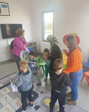 Zuhal Yalçın Instagram - Ordu Ünye de Şehit Eren Bülbül adına sevgili kardeşim @banuakdeniz tarafından yapılan özel eğitim anaokulunu ziyaret ettim.3Aralık dünya engelliler günü için yapılan provalarını izledim,müdüründen çay getiren kıymetli çalışanlarına kadar herkesin önce yüreklerini sonra ne kadar büyük emek verdiklerini gördüm.Velilerin okulları için yaptıkları da paha biçilemez. @orduilmilliegitim Ordu İl Milli Eğitim  müdürümüz sayın @mehmetfatihvargeloglu nun da hassasiyeti okuldan ellerini çekmeyişleri  de ayrıca mutluluk kaynağım oldu 🙏🏻 İyi ki varsınız. ❤️ Her birey engelli adayıdır. #dünyaengellilergünü