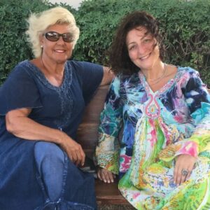 Zuhal Yalçın Instagram - Anne ile çocuğu arasında ki göbek bağı doğduğun da değil öldüğünde kopuyormuş meğer... gittiğin günden beri nefes alamıyorum... seni çok özledim 🌹