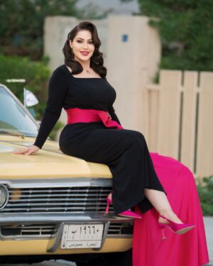 Zuhur Alaa Instagram - كل عام وانتم بالف خير عيدكم مبارك لكل اصدقائي وناسي الطيبه😘😘😘😘😘

مكياج وشعر زميلي الراقي @ali_esmaeel_e 

تصميم الفستان المبدع صديقي @saif.alobaidi83 

تصوير صديقي الطيب @ali.mohamed8
