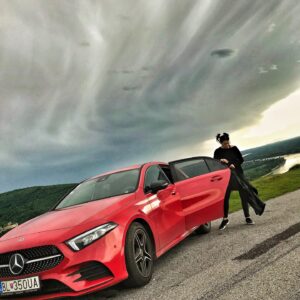 Zuzana Fialová Instagram - Cesta z mesta. Ticho pred búrkou. Európa bez hraníc. Mercedes bez hraníc. 😍@mbslovakia #sheismercedes